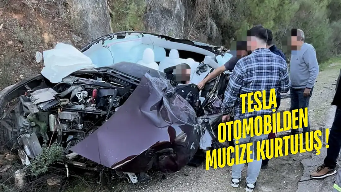 Bodrum Torba Yolunda Korkunç Kaza: Tesla ile Tır Kafa Kafaya Çarpıştı