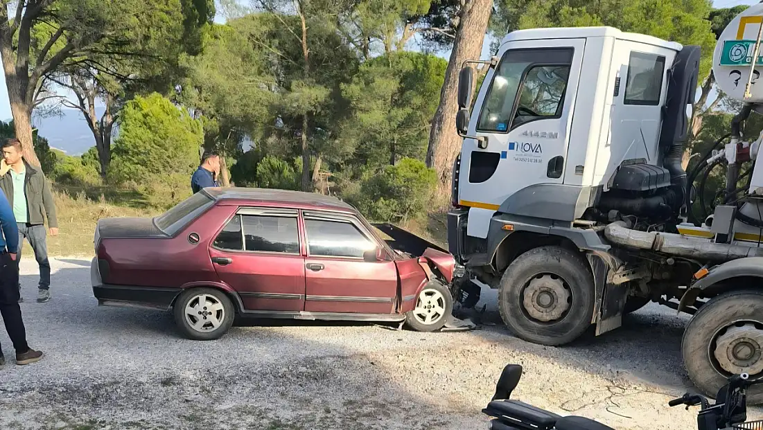 Milas’ta Beton Mikserine Çarpan Otomobilde 4 Kişi Yaralandı