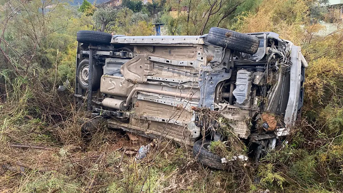 Milas'ta Kontrolden Çıkan Otomobil Şarampole Uçtu: Sürücü Şans Eseri Kurtuldu