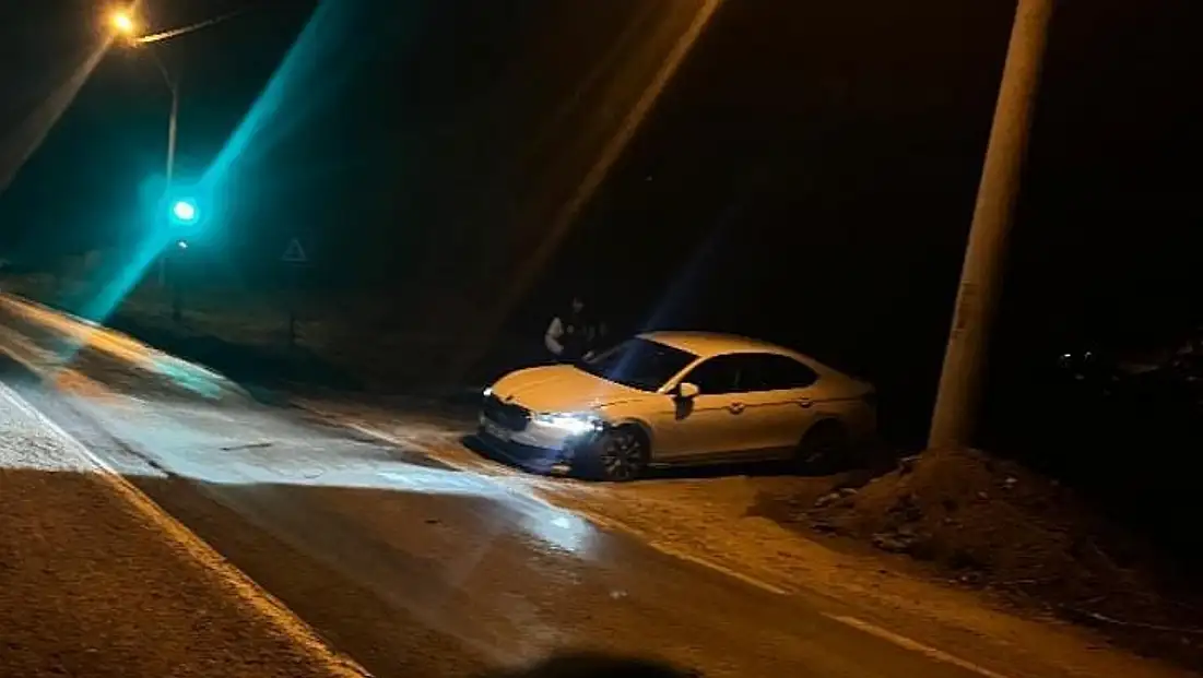 Milas'ta Korkutan Kaza: Tabelalara Çarpıp Şarampole Savruldu