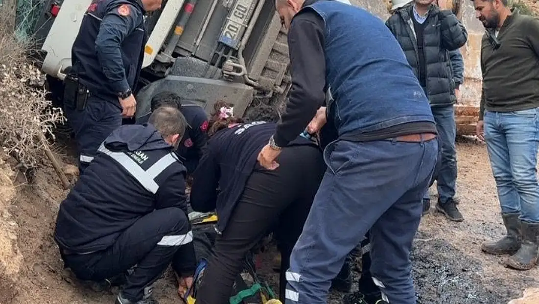Termik Santral Sahasında Korkutan Kaza: Devrilen Kamyonun Altından Sağ Çıkarıldı