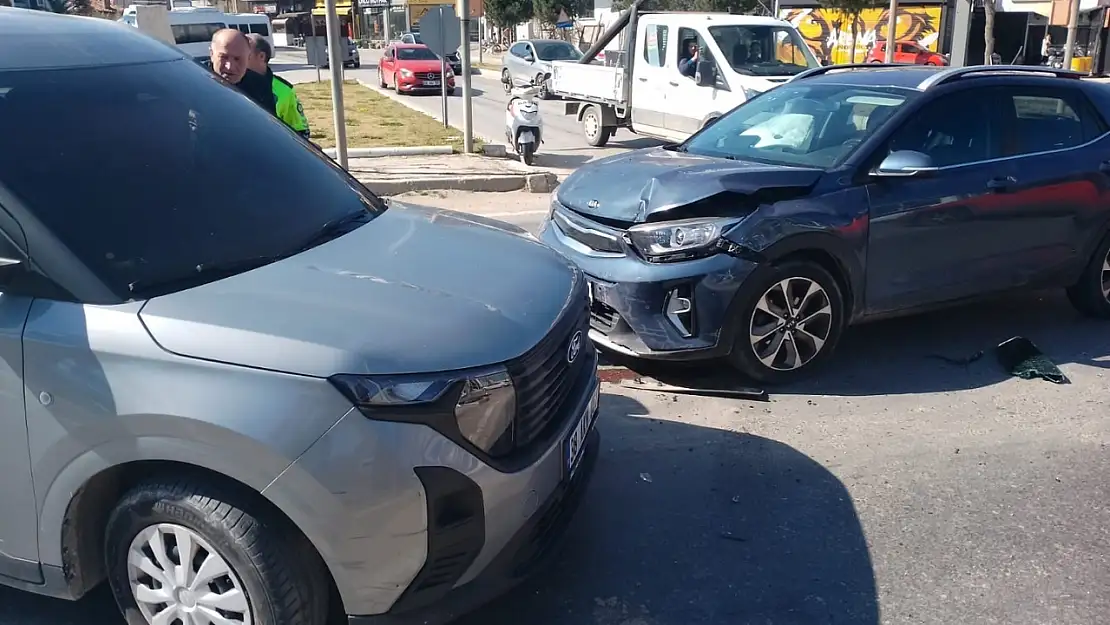 Adliye Kavşağı'nda meydana gelen kazada bir kişi yaralandı