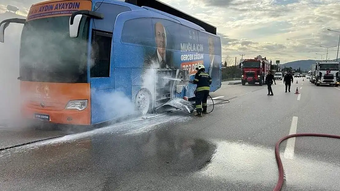 AK Parti Muğla Büyükşehir Belediye Başkan Adayı Aydın Aydın’ın Seçim Otobüsünde Yangın Çıktı