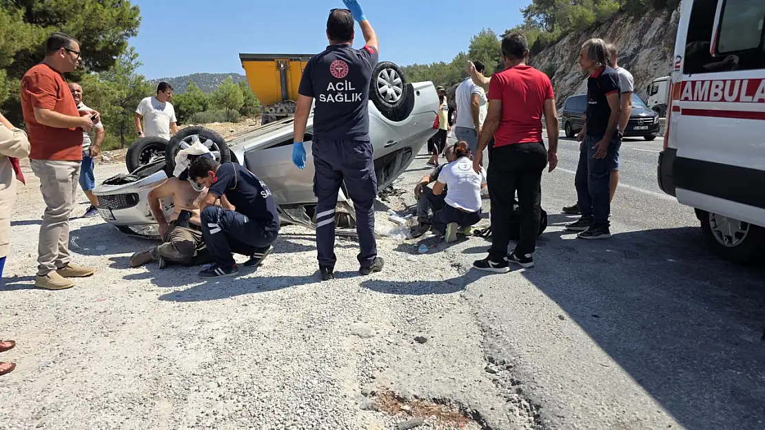 Arka Lastiği Patlayan Otomobil Kontrolden Çıktı: 3 Yaralı