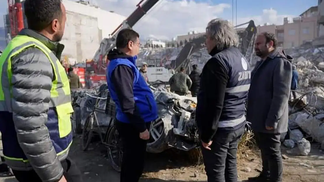 Başkan Tokat, “yüreğim enkaz altında” dedi ve deprem bölgesine gitti