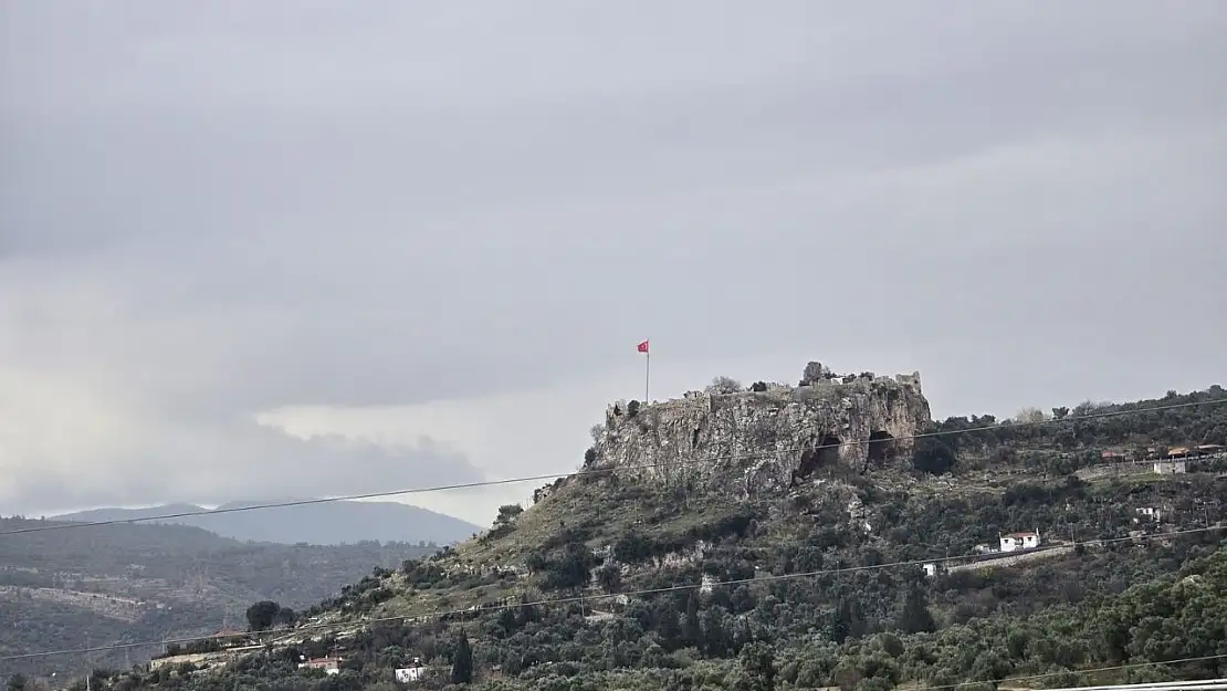 Beçin Kalesi'nde Beylikler Dönemine Ait Seramik Fırınları Bulundu