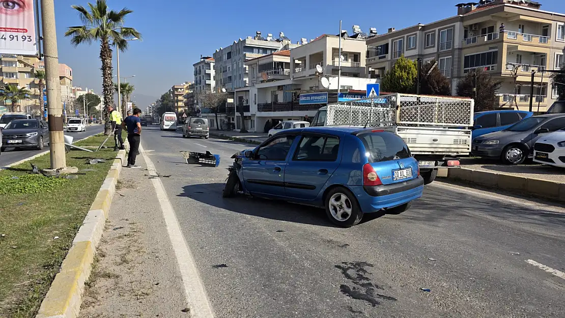 Benzinlikten çıkan araç kazaya yol açtı! Orta refüje çarpan otomobil karşı şeride geçti