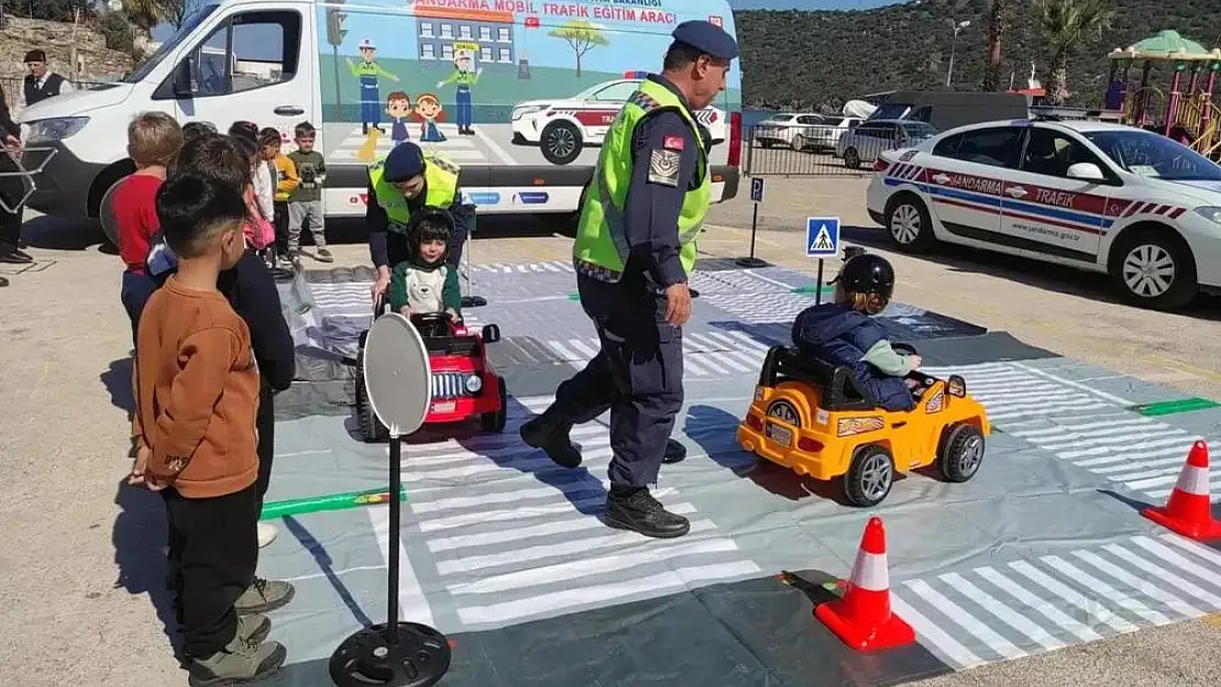 Boğaziçi İlkokulunda, Jandarmadan miniklere trafik eğitimi