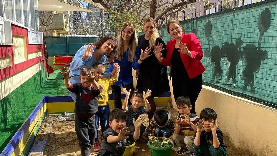 Çocuk oyun evi’nde çocuklar hem eğitim alıyorlar hem eğleniyorlar