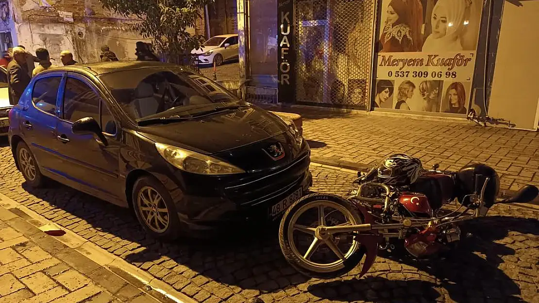 Cumhuriyet Caddesi’nde Otomobil Motosikletle Çarpıştı: 1 Yaralı