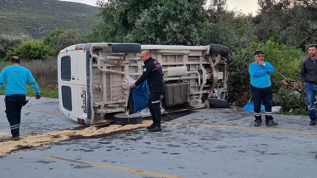 Erdal Çerçi Caddesi’nde minibüs devrildi