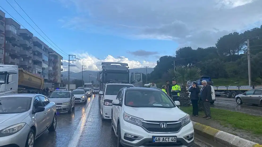 Fuar Alanı Kavşağında Zincirleme Trafik Kazası