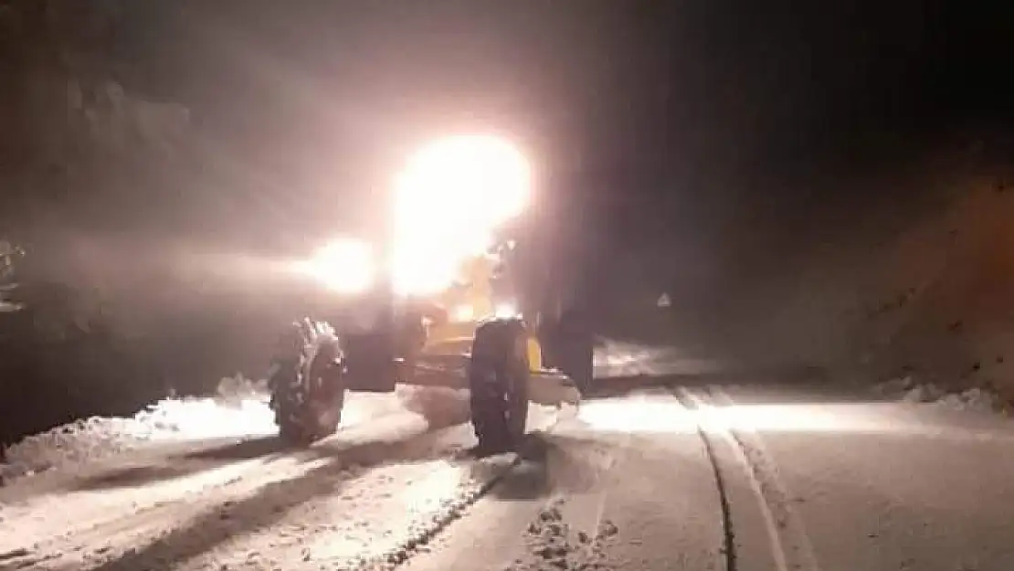 Göktepe’de Karda Mahsur Kalan 12 kişi Kurtarıldı