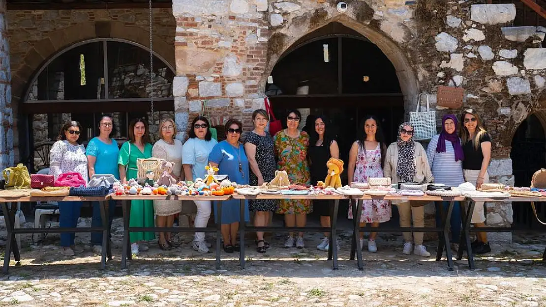 Güçlü kadınlar, el emeği göz nuru ürünlerini sergilediler.