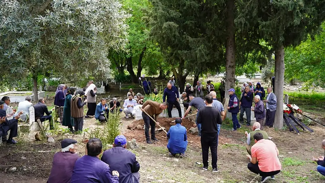 Gülsüm Sanlı, Gözyaşları İçerisinde Son Yolculuğuna Uğurladı