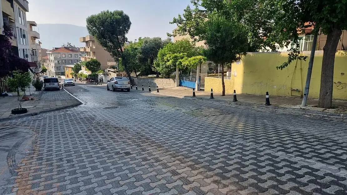 Gümüşkesen Caddesi’nde tonlarca su, geceden sabaha kadar boşa aktı