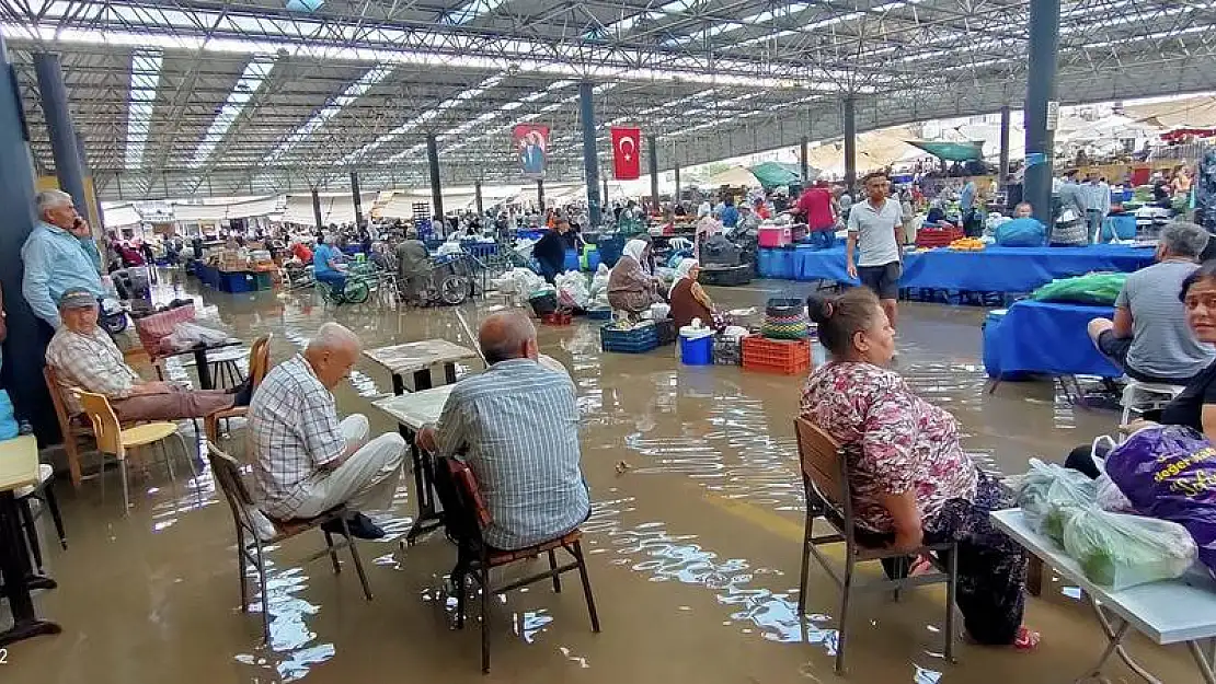 Kapalı Pazaryerinin, Yağmurla Sınavı