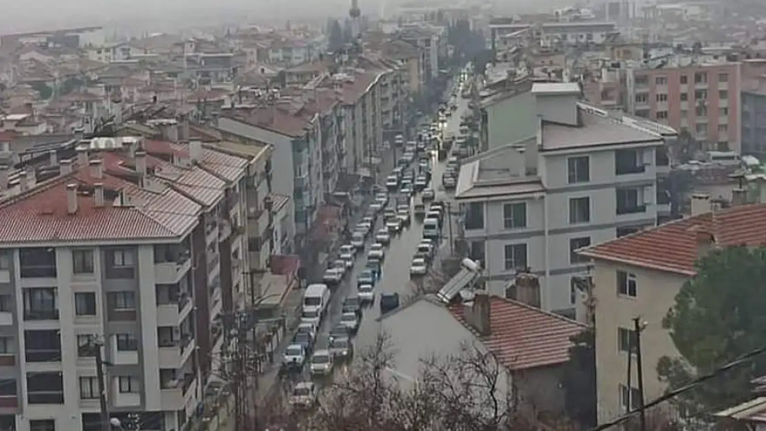 Kar Görmek İsteyen Milaslılar Trafiği Kapattırdı