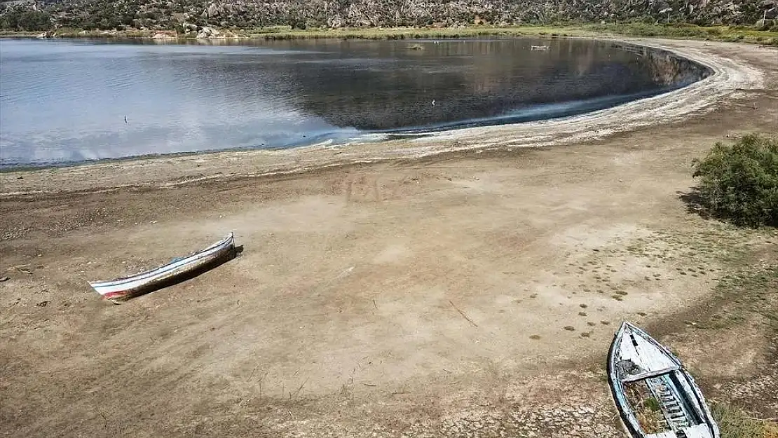 Kuş Cenneti Bafa Gölü’nde korkutan görüntü: Yaklaşık 20 metre çekildi