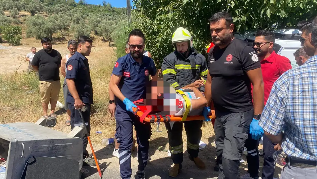 Milas Beçin Mahallesi'nde Kamyonet Yan Yattı: Sürücü Araçta Sıkıştı