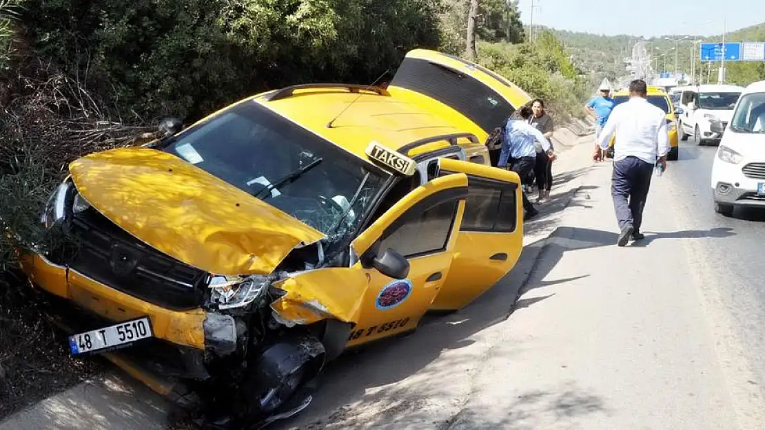 Milas-Bodrum karayolunda iki otomobil çarpıştı: 6 yaralı