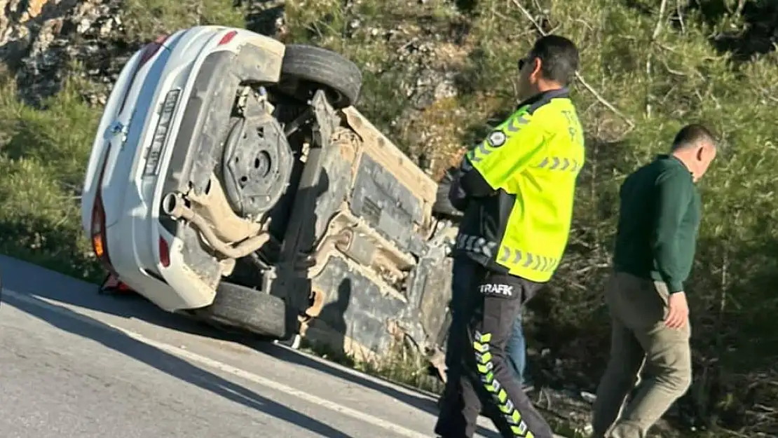 Milas-Bodrum karayolunda kaza: Otomobil takla attı