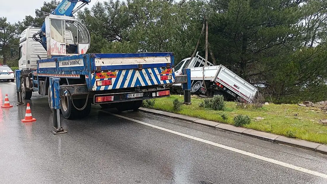 Milas-Bodrum Karayolunda Kontrolden Çıkan Kamyonet Kaza Yaptı