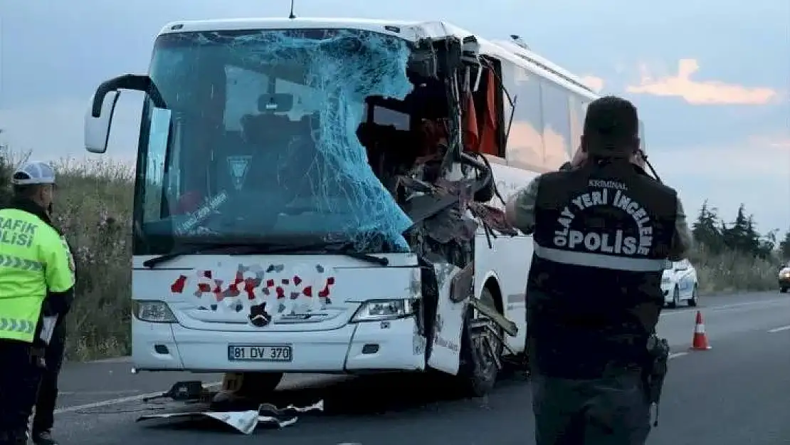 Milas Bodrum Otobüsüne TIR Çarptı 2 ölü, 6'sı ağır 20 yaralı