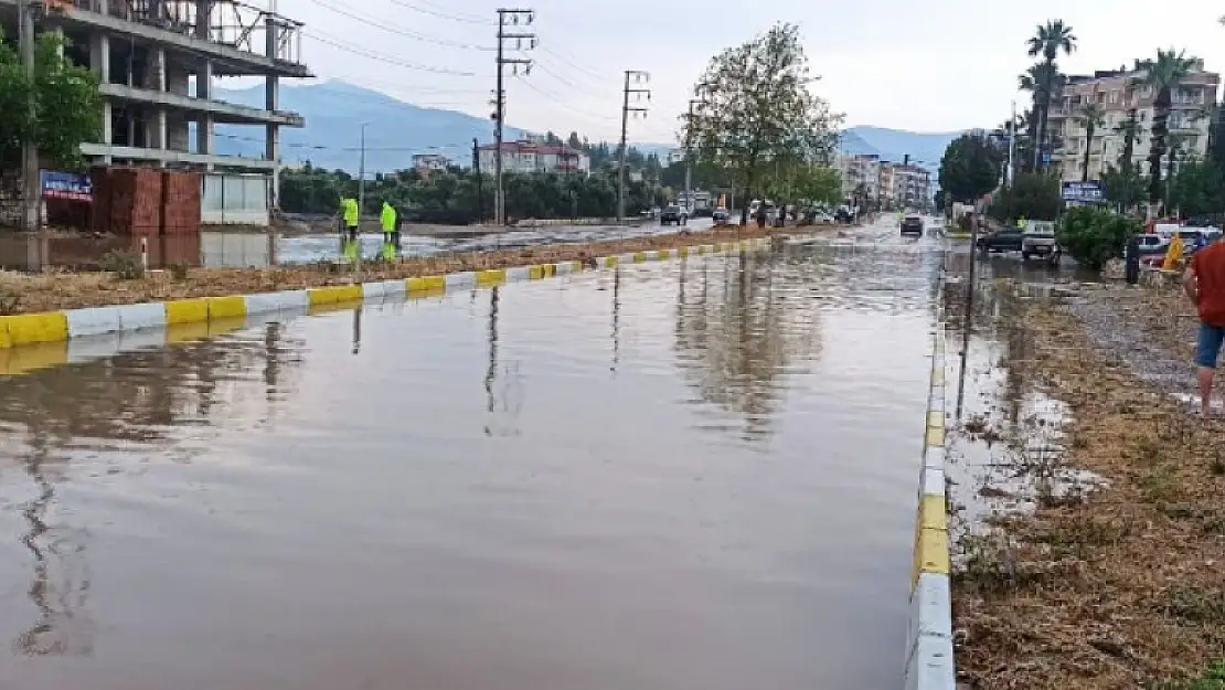 Milas Çevre Yolu Dün Gece Sağanak Yağış Kurbanı Oldu