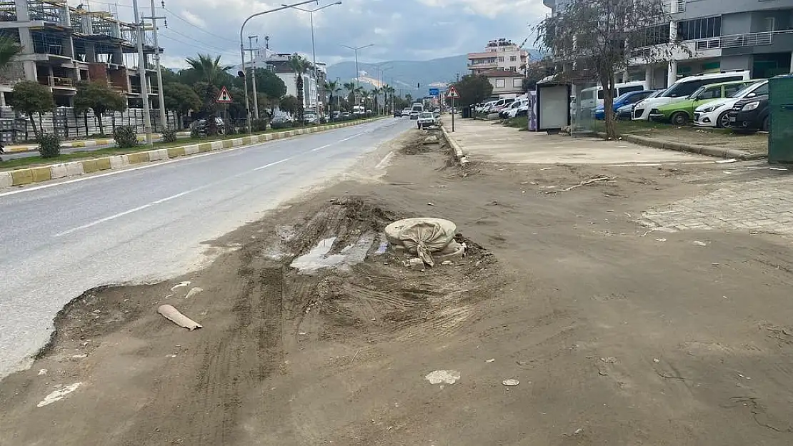 Milas Çevre Yolunda İsyan: Vatandaşın Aracı Hasar Gördü, Video ile Sesini Duyurdu