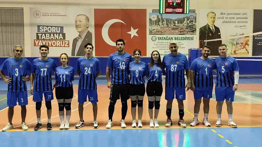Milas Efeler Takımı Yatağan'daki Cumhuriyet Turnuvasında Şampiyon Oldu