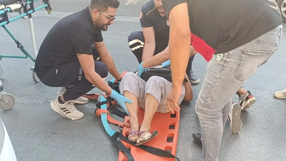 Milas Sanayi Caddesi'nde Motosiklet ve Yaya Çarpıştı: 2 Kişi Yaralandı