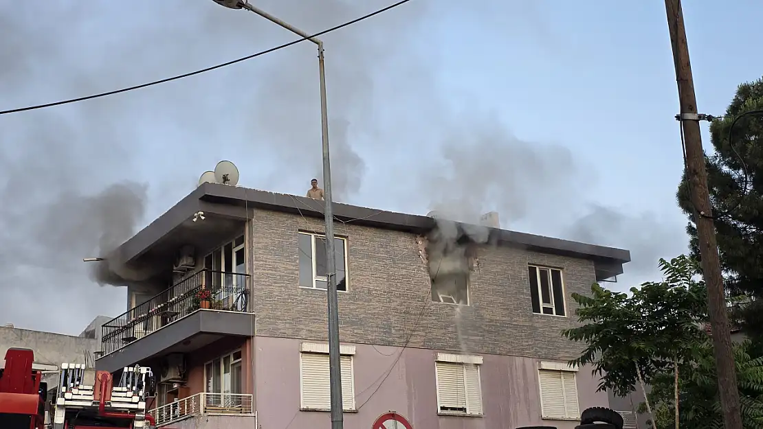 Milas'ta 3 katlı evde yangın paniği