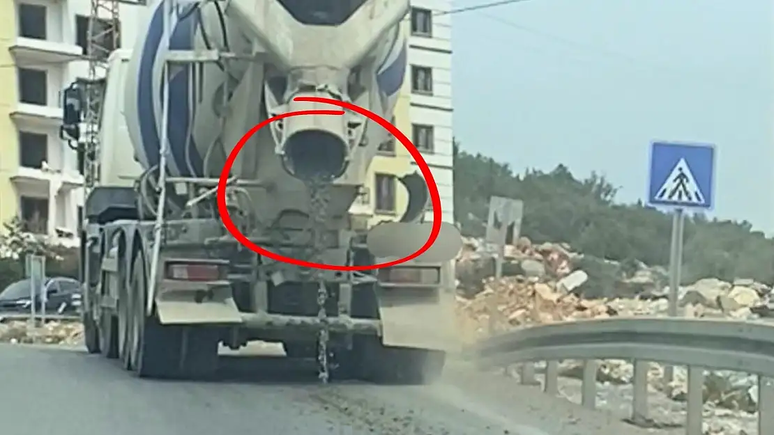 Milas'ta beton mikserinin döktüğü beton tehlike yarattı