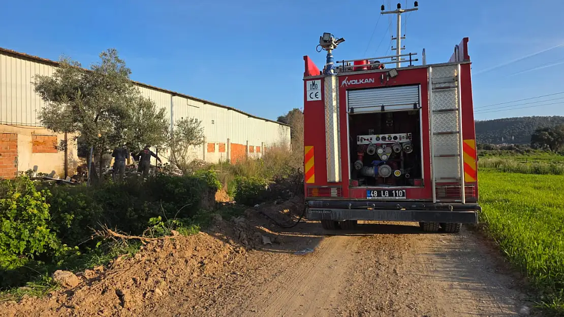 Milas'ta bir fabrikada yangın çıktığı ihbarı itfaiyeyi alarma geçirdi