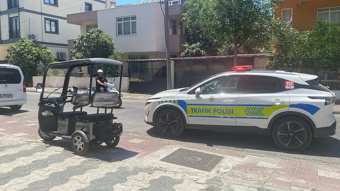 Milas'ta Elektrikli Üç Tekerlekli Bisiklet Kazası: Sürücü Yaralandı