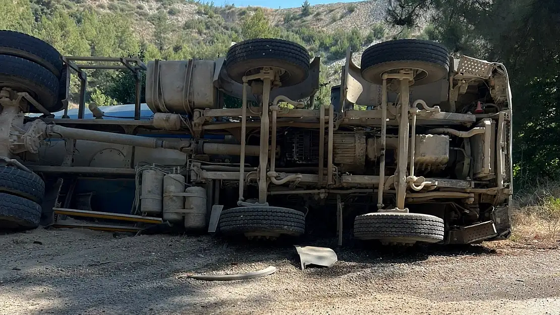 Milas'ta Freni Boşalan Beton Mikseri Şarampole Devrildi: 1 Yaralı