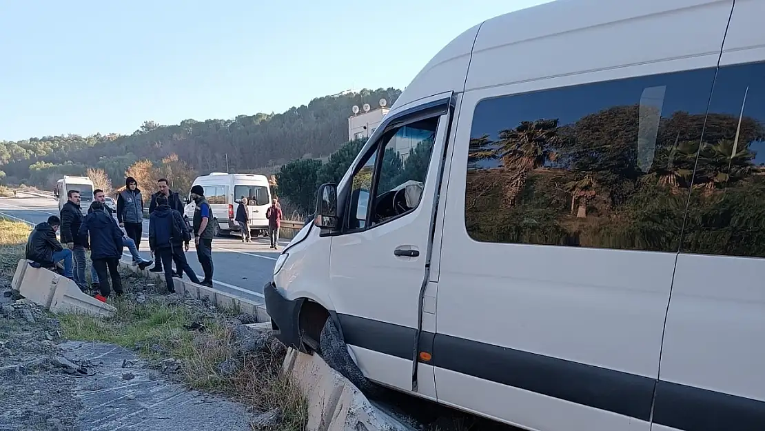 Milas'ta Kamyonun Sıkıştırdığı Servis Aracı Kaza Yaptı: 1 Kişi Yaralandı