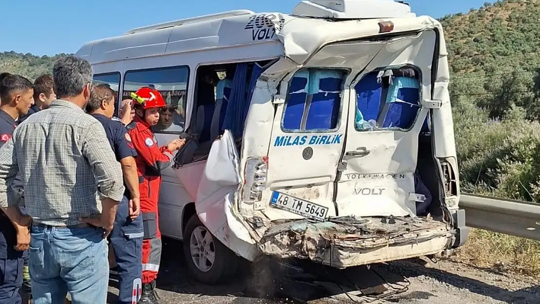 Milas'ta Korkunç Kaza: Beton Mikseri Servis Aracına Arkadan Çarptı: 1 Kişi Öldü 15 Kişi Yaralandı