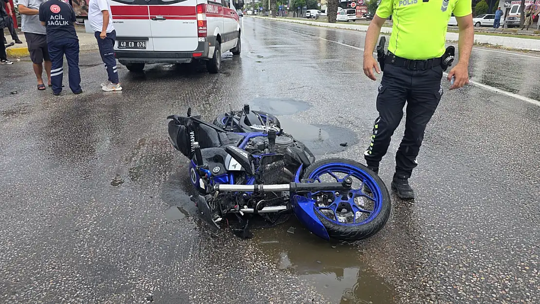 Milas'ta Motosiklet ile Kamyonet Çarpıştı: Bir Kişi Yaralandı