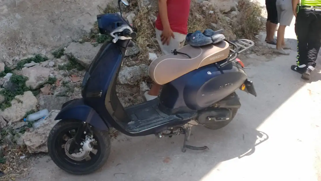 Milas'ta Motosikletle Servis Minibüsü Çarpıştı: 1 Yaralı