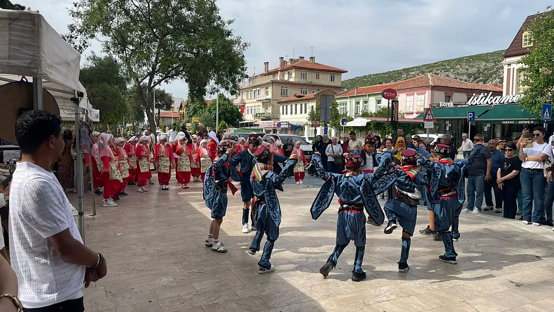 Milas'ta öğrenciler doğa ve tasarımı sanatla buluşturdu