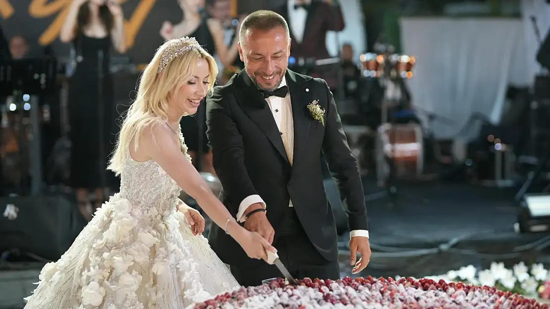 Milas'ta Rüya Gibi Düğün: Demet Akalın Sahne Aldı