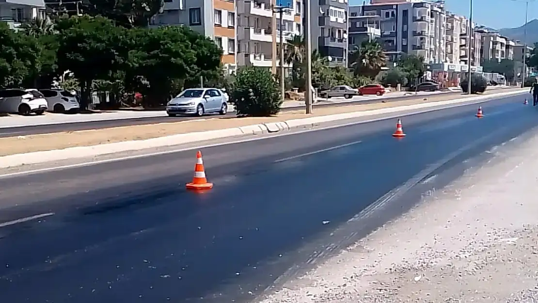 Milas'ta Yola Dökülen Yağ Kazalara Davetiye Çıkardı