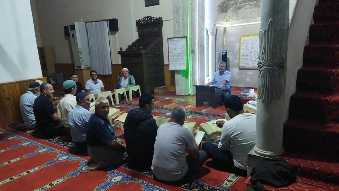 Milas Ulu Camii'nde Akşamları Kur'an Öğrenme İmkanı