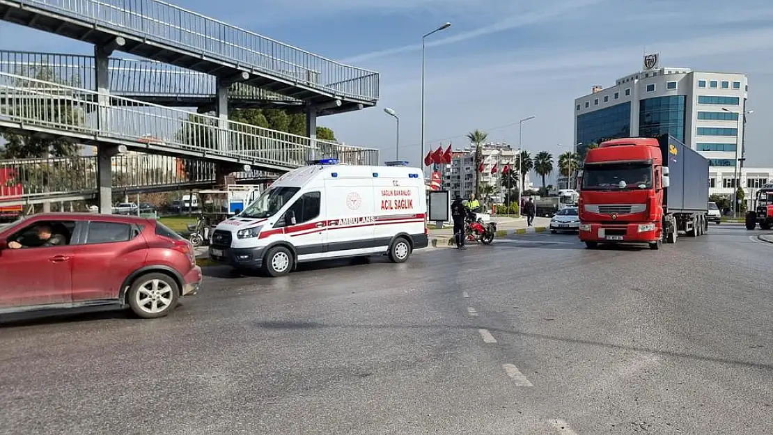 Milas’ta Ambulans ve Servis Aracı Çarpıştı