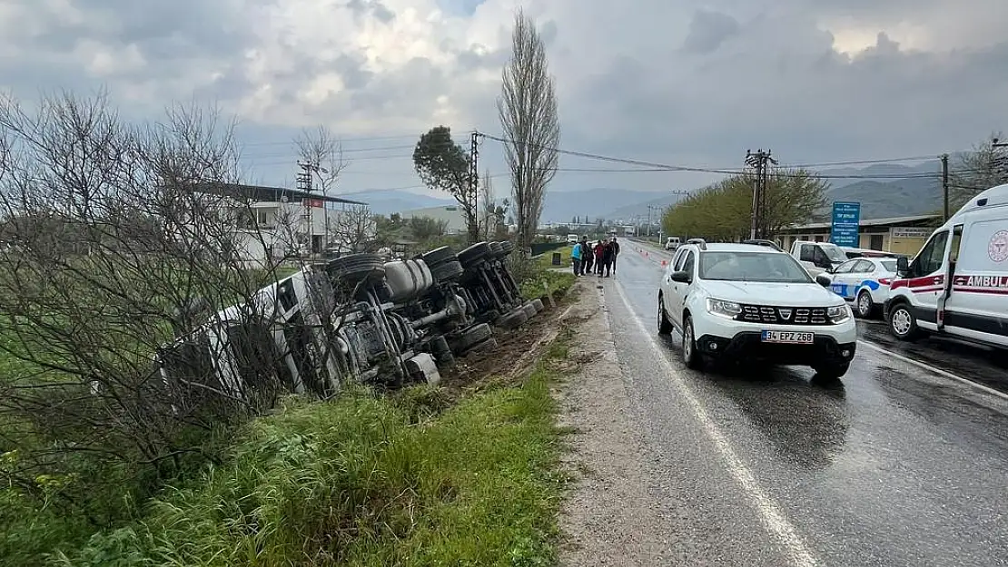 Milas’ta Beyaz Maden Yüklü TIR Şarampole Devrildi