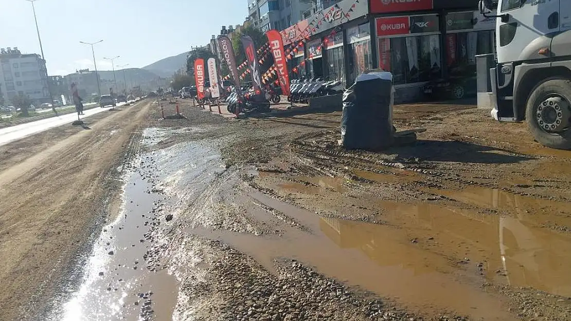 Milas’ta Çevre Yolu Kazı Çalışmaları Esnafı ve Vatandaşları Zorluyor