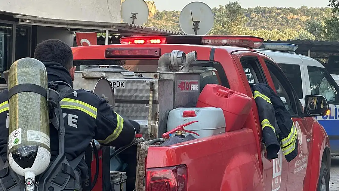 Milas’ta Elektrik Telleri Şase Yapan Otomobil Yandı