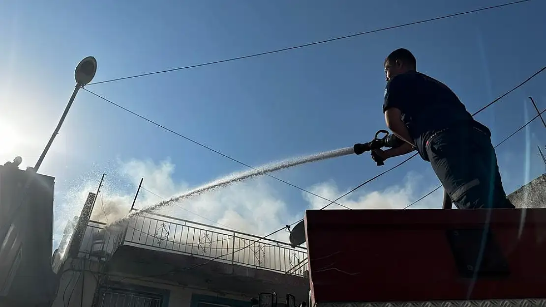 Milas’ta Ev Yangını: Tamamen Küle Döndü